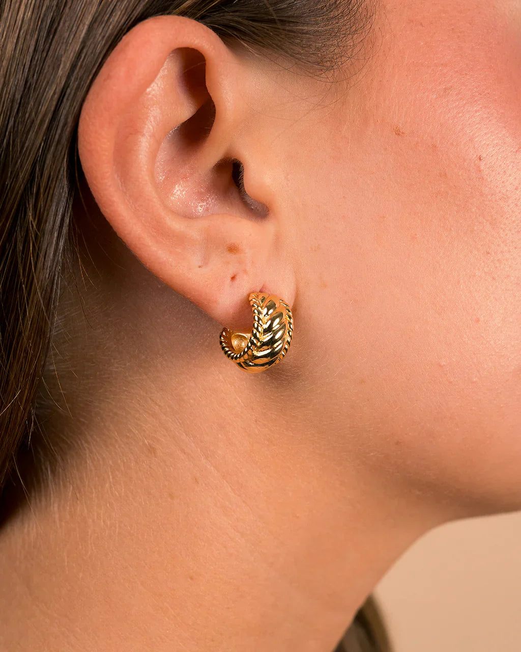 Kalina Quilted Huggie Hoop Earrings