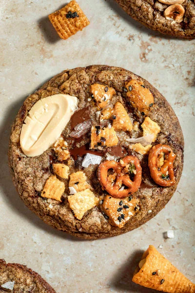 Classic cookie, topped with a white chocolate cream