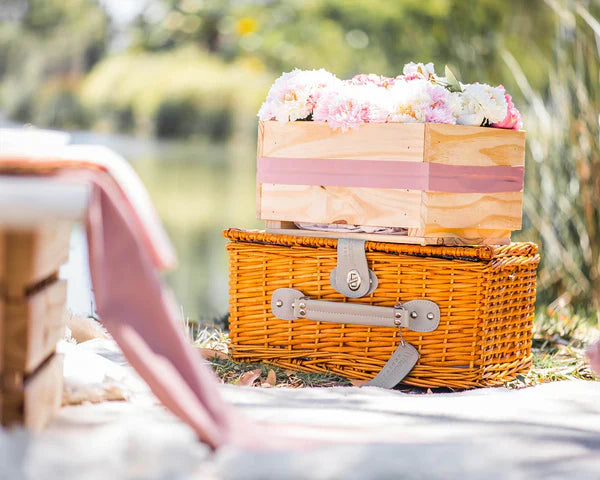 Wicker basket with a secure lock