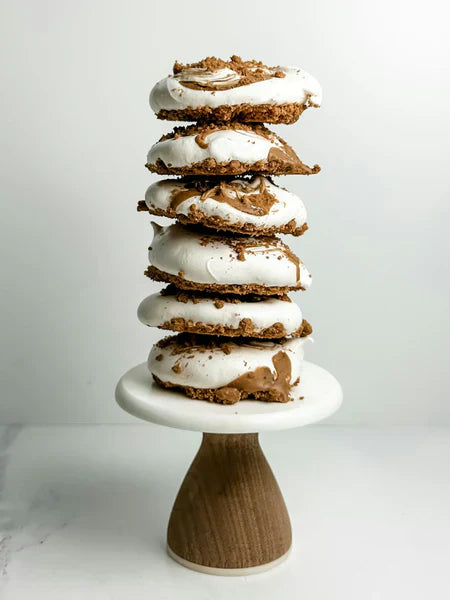 Classic cookie, topped with a white chocolate cream